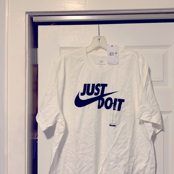 White Nike Tee - Picture 1 of 1